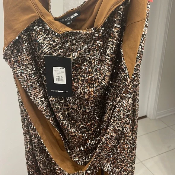 Too small - Picture 1 of 8